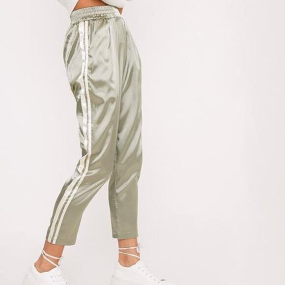 PrettyLittleThing Ahannon Sage Green Satin Side Stripe Boxer Jogger 0 NEW - Picture 1 of 14